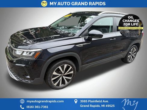 Used 2022 Volkswagen Taos SE AWD/4WD image 3