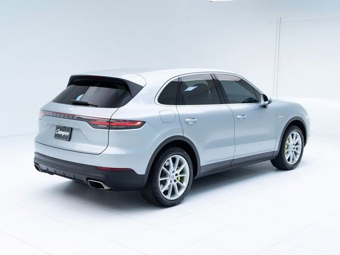 Used 2022 Porsche Cayenne E-Hybrid image 9