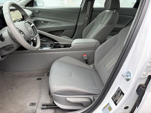 Used 2025 Hyundai Elantra SEL FWD image 9