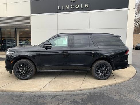 New 2026 Lincoln Navigator Reserve w/ Jet Appearance Package AWD/4WD image 9