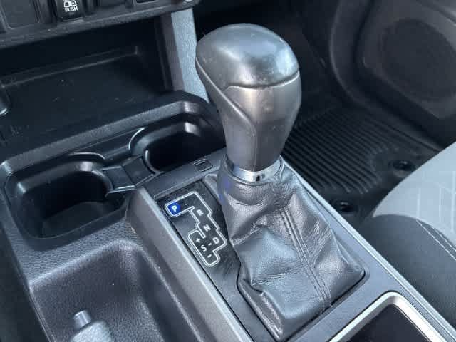 Used 2022 Toyota Tacoma TRD Off-Road AWD/4WD image 33