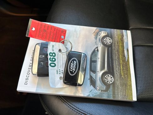 Used 2018 Land Rover Discovery Sport HSE image 11