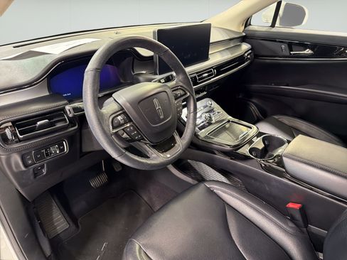 Used 2022 Lincoln Nautilus FWD w/ Premium Package image 13
