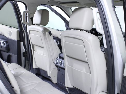 Used 2017 Land Rover Discovery HSE image 13