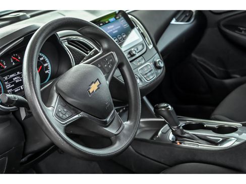 Used 2020 Chevrolet Malibu LT FWD image 14