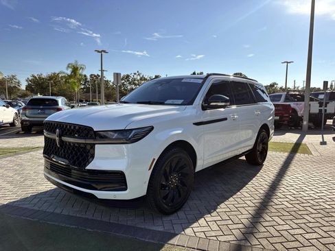 Used 2025 Lincoln Navigator Reserve w/ Jet Appearance Package image 7