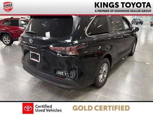 Used 2023 Toyota Sienna XLE FWD image 8