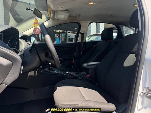 Used 2016 Ford Focus SE FWD image 17