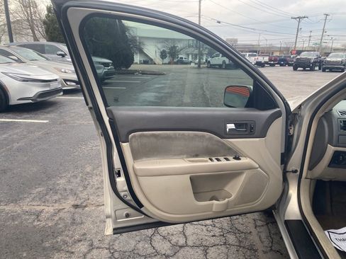 Used 2010 Ford Fusion SE image 16