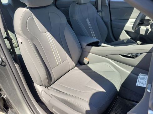 Certified 2025 Hyundai Elantra SEL FWD image 18