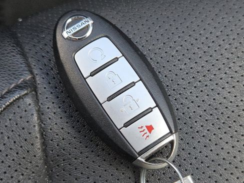 Used 2018 Nissan Rogue SL FWD image 35
