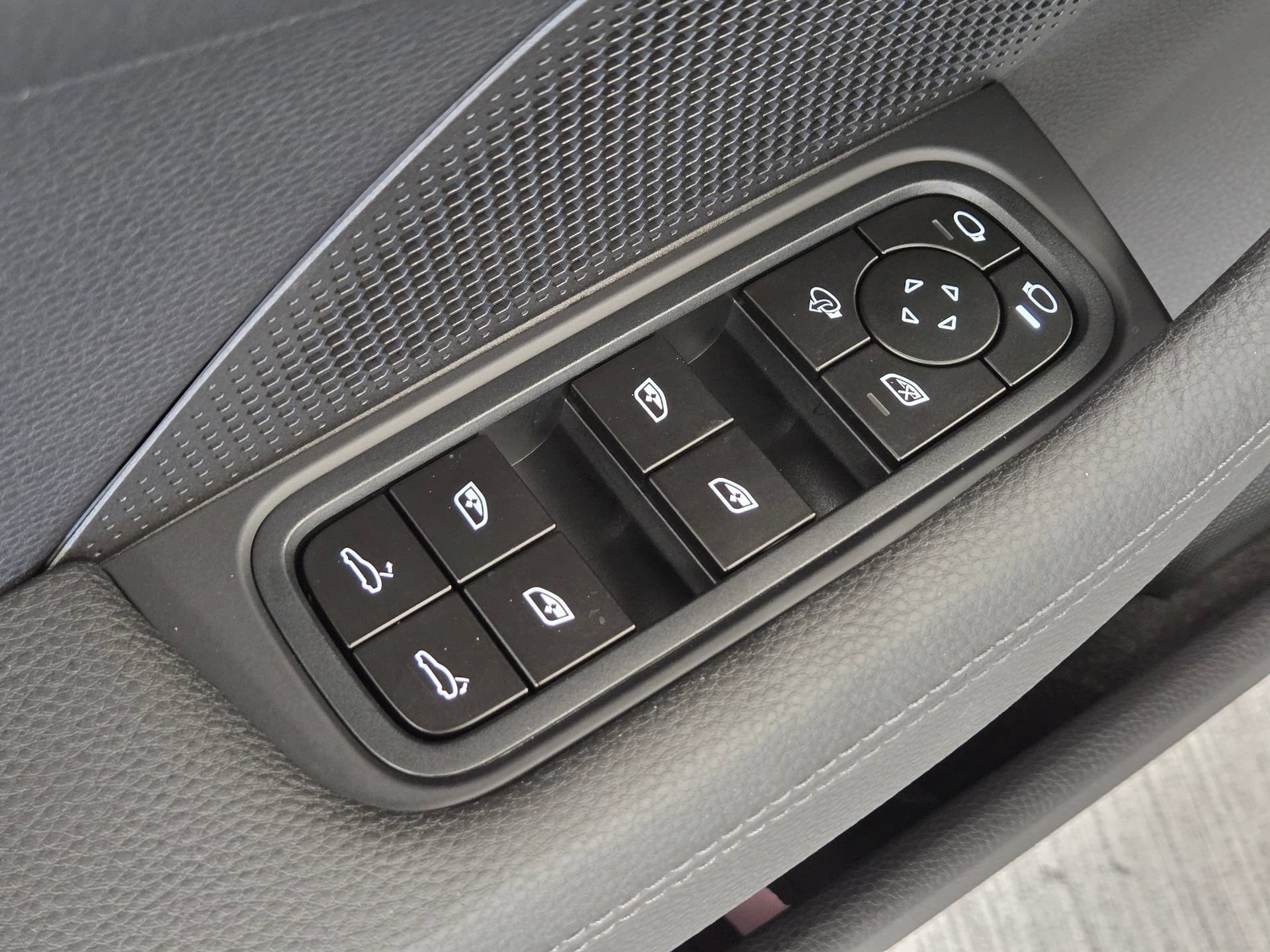 New 2026 Porsche Panamera 4 AWD/4WD image 15