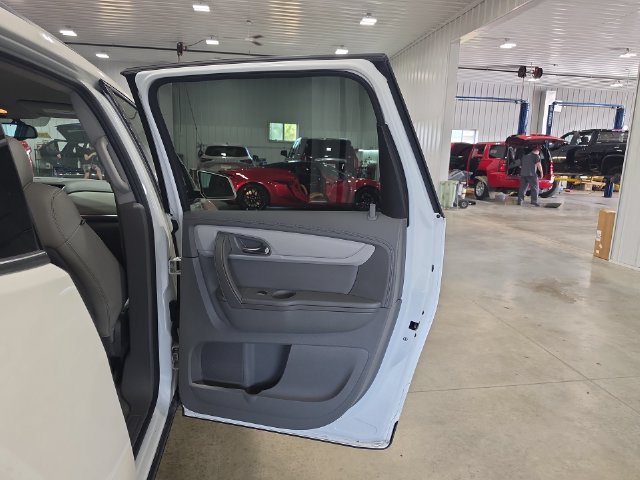 Used 2015 Chevrolet Traverse LT FWD image 29