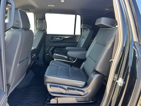 Used 2025 GMC Yukon XL Elevation AWD/4WD image 16