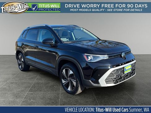 Used 2025 Volkswagen Taos SE image 1