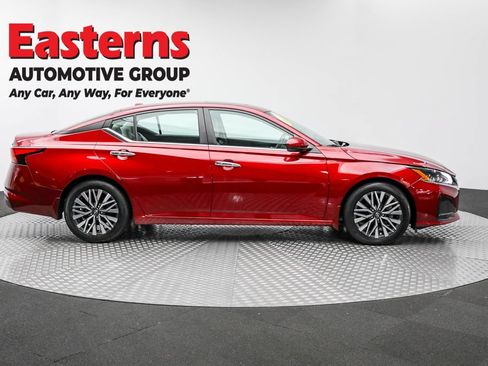 Used 2023 Nissan Altima 2.5 SV w/ SV Premium Package FWD image 4