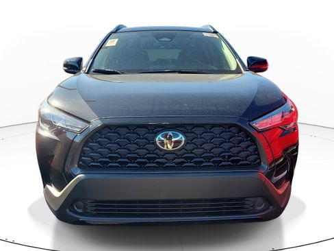 Used 2023 Toyota Corolla Cross LE w/ Moonroof Package image 2