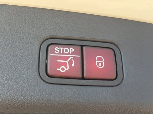 Used 2023 Mercedes-Benz GLC 300 image 8