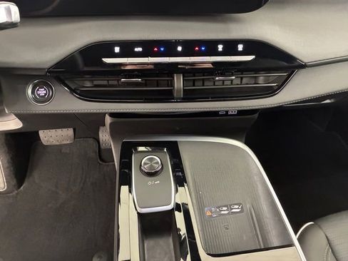 Certified 2025 Buick Enclave Sport Touring image 21