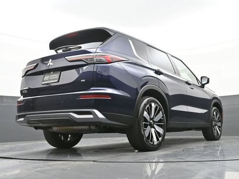 Used 2025 Mitsubishi Outlander SE image 39