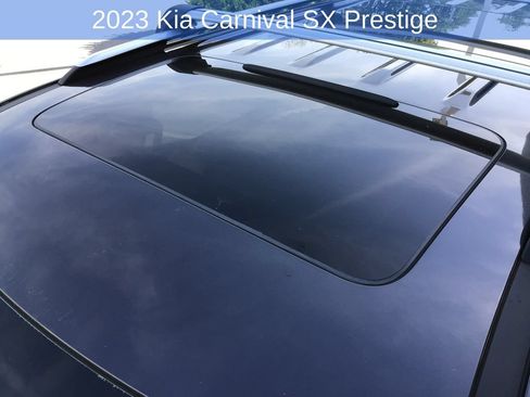 Used 2023 Kia Carnival SX Prestige FWD image 2