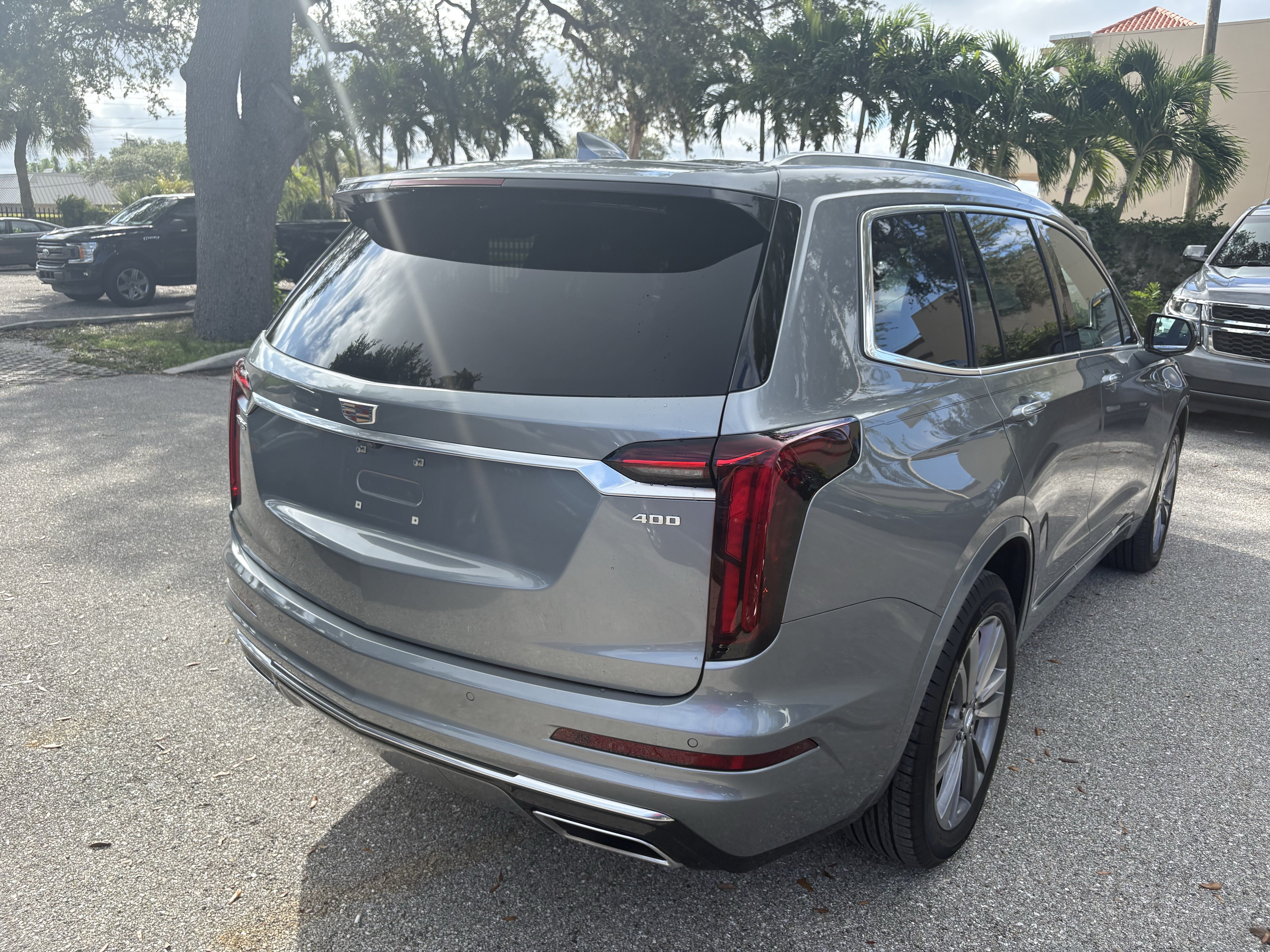 Used 2025 Cadillac XT6 Premium Luxury FWD image 7