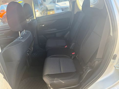 Used 2020 Mitsubishi Outlander ES image 15