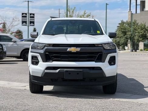 Used 2023 Chevrolet Colorado LT w/ LT Convenience Package II AWD/4WD image 2