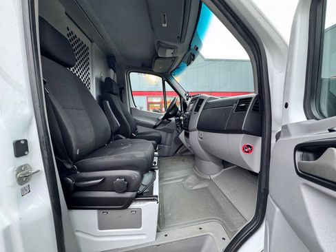 Used 2017 Mercedes-Benz Sprinter 2500 image 11