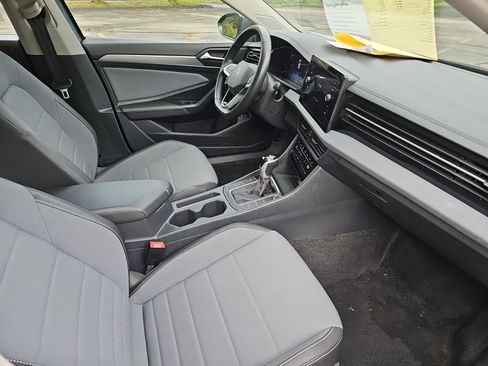 Used 2025 Volkswagen Jetta SE FWD image 11