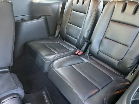 Used 2019 Ford Explorer XLT w/ Equipment Group 202A FWD image 15