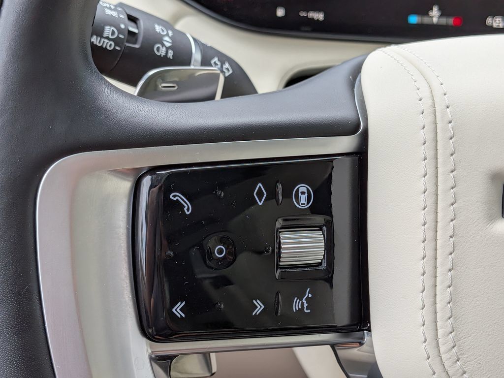 Certified 2025 Land Rover Range Rover SE AWD/4WD image 27