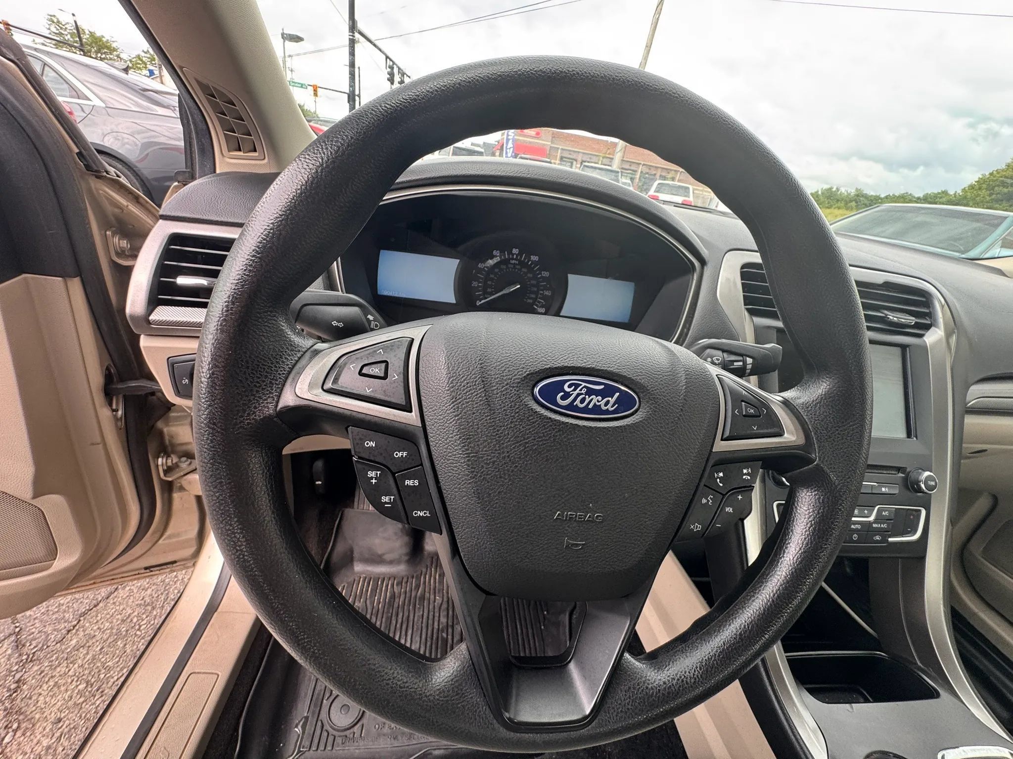 Used 2018 Ford Fusion SE w/ Fusion SE Technology Package FWD image 15