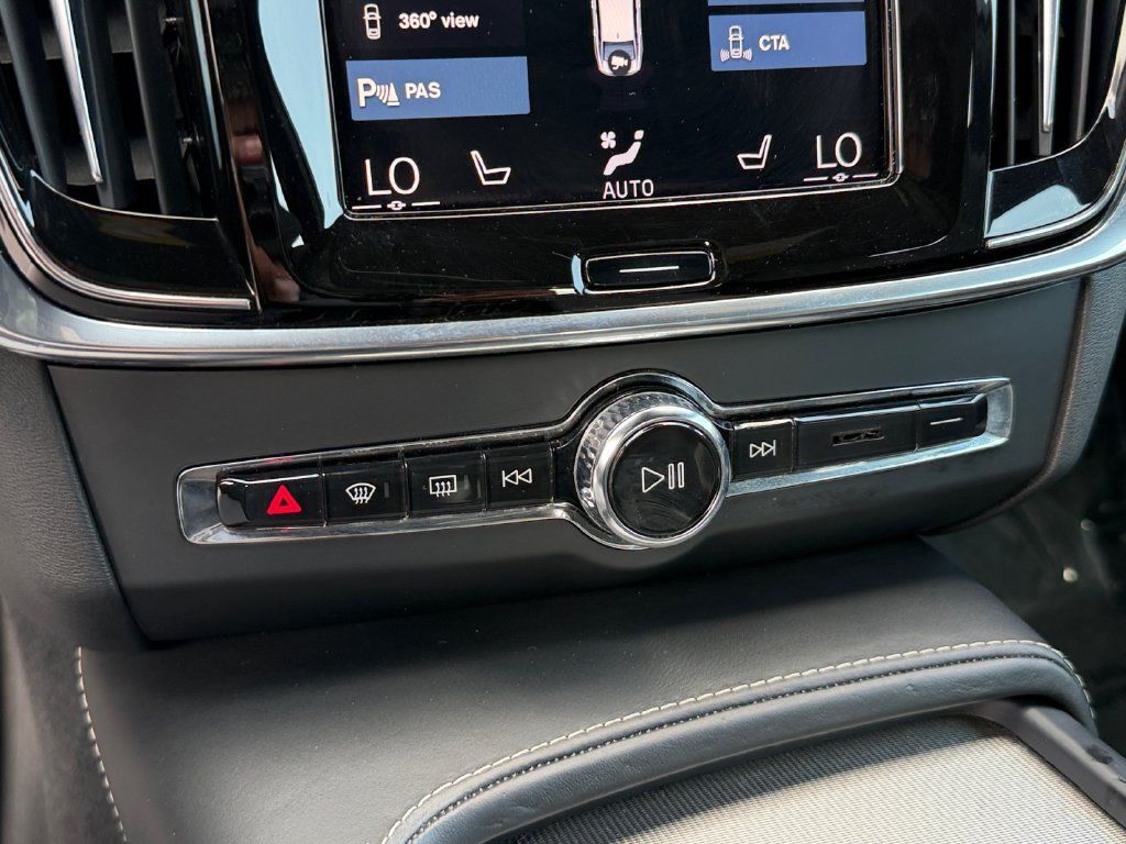 Used 2020 Volvo S90 T6 R-Design AWD/4WD image 23