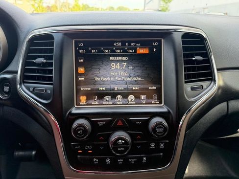 Used 2017 Jeep Grand Cherokee Laredo w/ Quick Order Package 23E AWD/4WD image 28