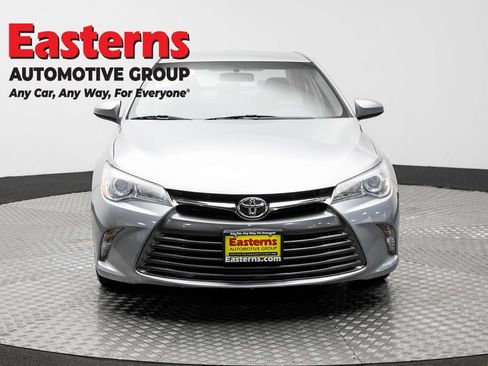 Used 2015 Toyota Camry LE FWD image 2