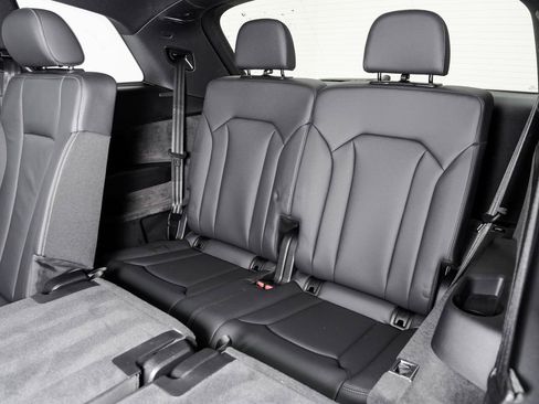 Certified 2025 Audi Q7 3.0T Premium w/ Convenience Package image 24