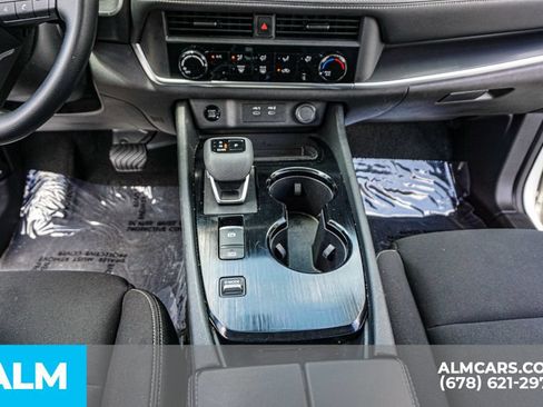 Used 2024 Nissan Rogue S FWD image 38