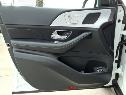 Certified 2025 Mercedes-Benz GLE 450e 4MATIC w/ Driver Assistance Package image 12