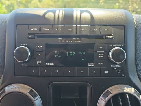 Used 2018 Jeep Wrangler Sport AWD/4WD image 14