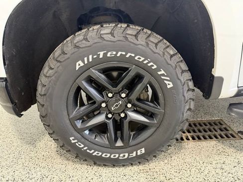 Used 2019 Chevrolet Silverado 1500 LT Trail Boss AWD/4WD image 32