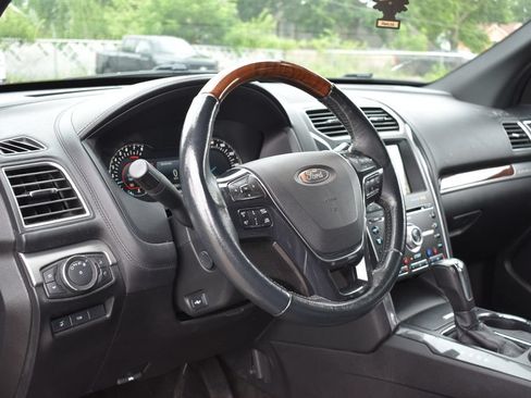 Used 2018 Ford Explorer Platinum AWD/4WD image 9