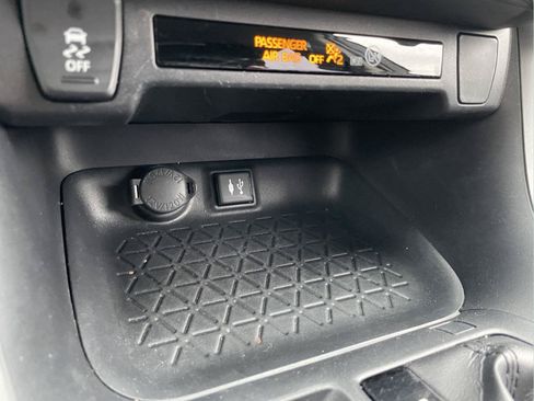 Used 2019 Toyota RAV4 LE AWD/4WD image 29