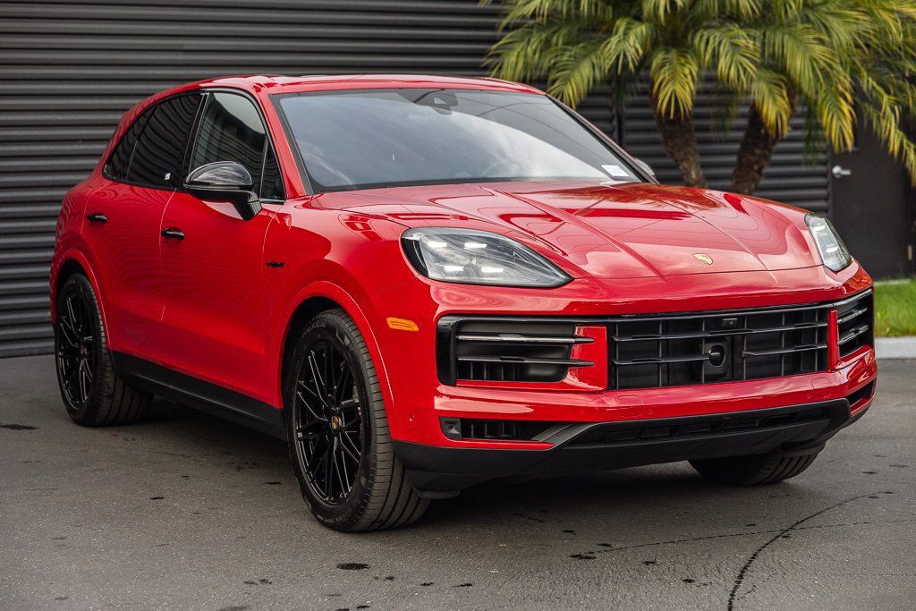 Certified 2025 Porsche Cayenne E-Hybrid AWD/4WD image 6