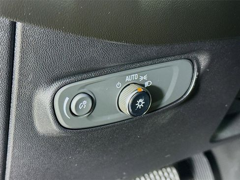 Used 2019 Chevrolet Equinox LT image 12