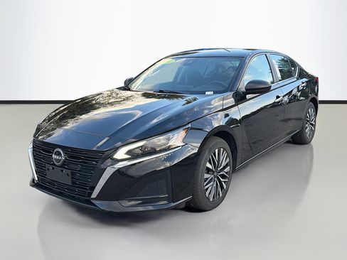 Used 2024 Nissan Altima 2.5 SV image 7