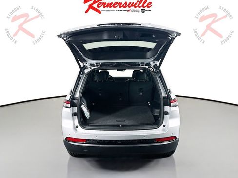 New 2025 Jeep Grand Cherokee Altitude image 16