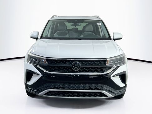 Used 2023 Volkswagen Taos SE image 2