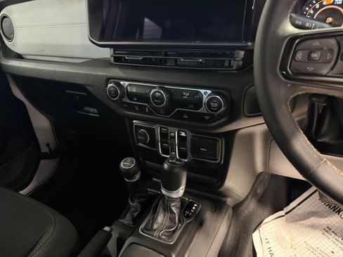 Used 2024 Jeep Wrangler Unlimited Sport AWD/4WD image 16