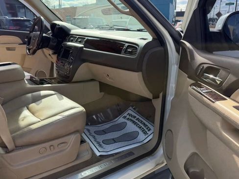 Used 2011 GMC Yukon XL Denali image 13